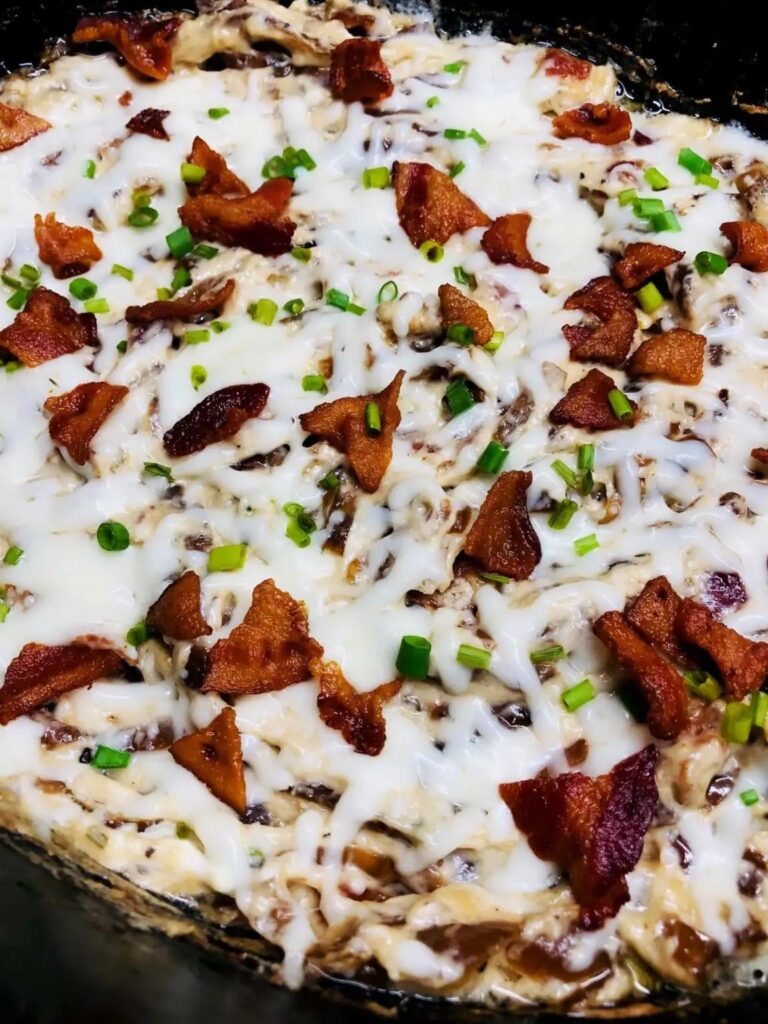 This slow cooker caramelized onion bacon dip is so addicting 😋