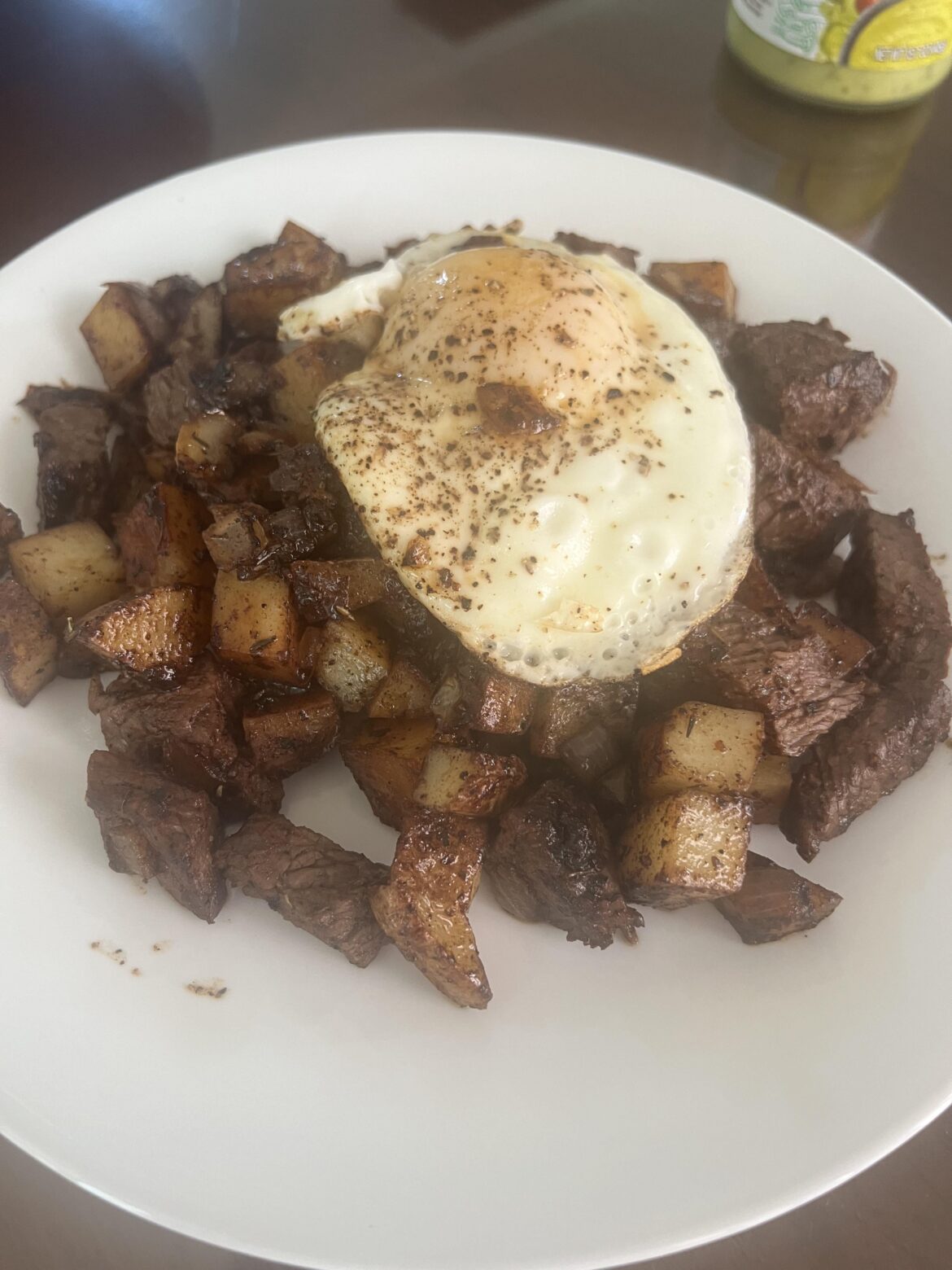 Blackened sirloin hash with an egg