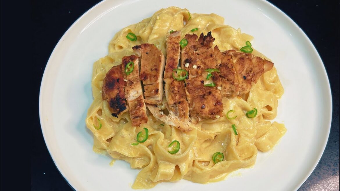 Fettuccine Alfredo | Quick & easy creamy Alfredo pasta recipe