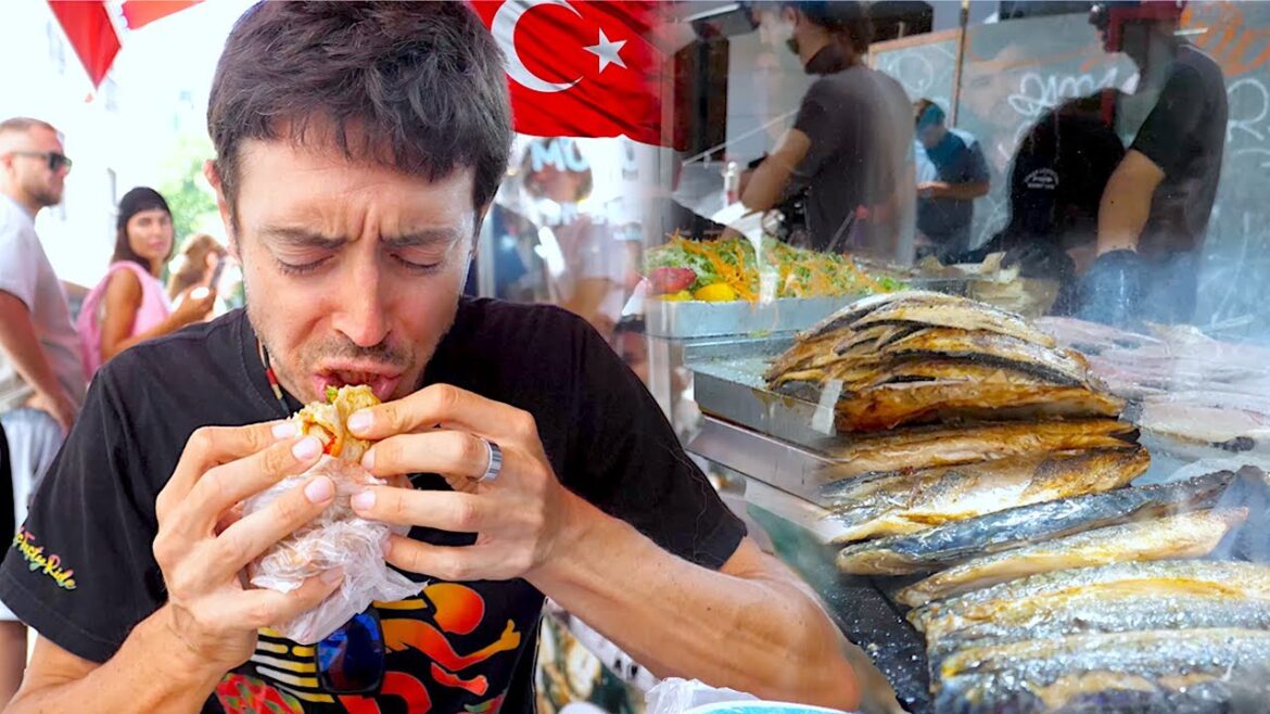Best Street Foods in Istanbul || Iconic Fish Wrap Balık Dürüm + Beef Börek