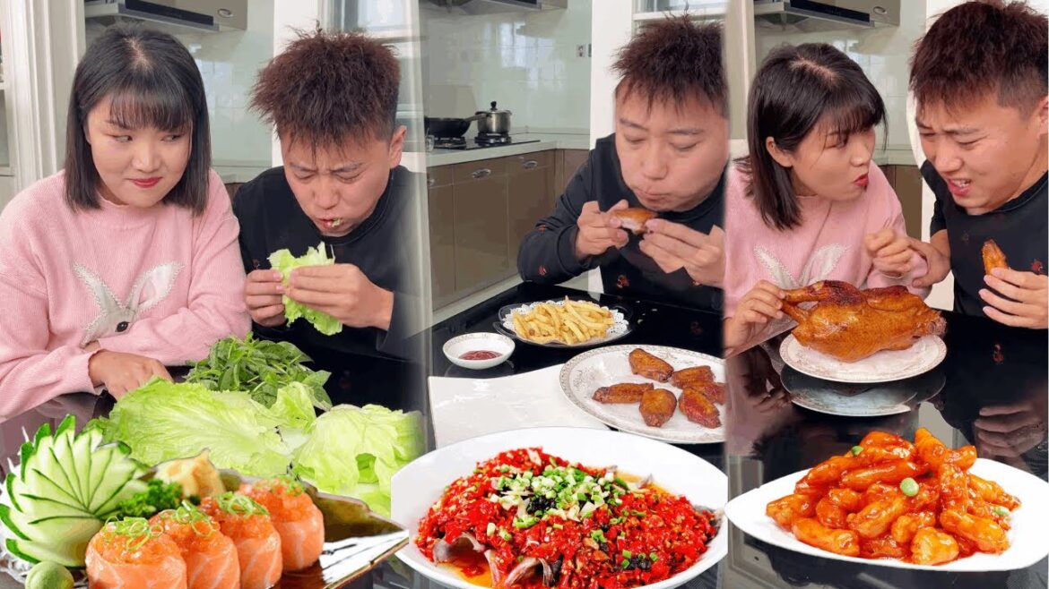 My Selfish Husband Eats Lettuce, But I Eat Grilled Chicken To Eat Him!#funny #food #duoduo My Selfish Husband Eats Lettuce, But I Eat Grilled Chicken To Eat Him!#funny #food #duoduo