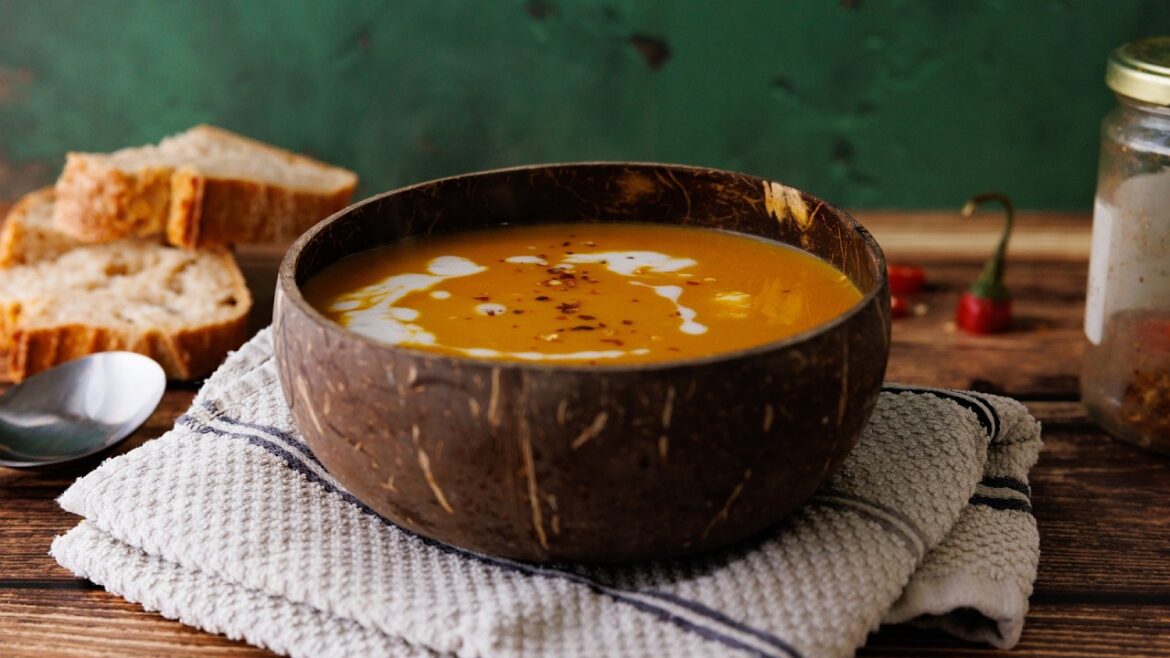 EASY PUMPKIN SOUP | It's soup season again!