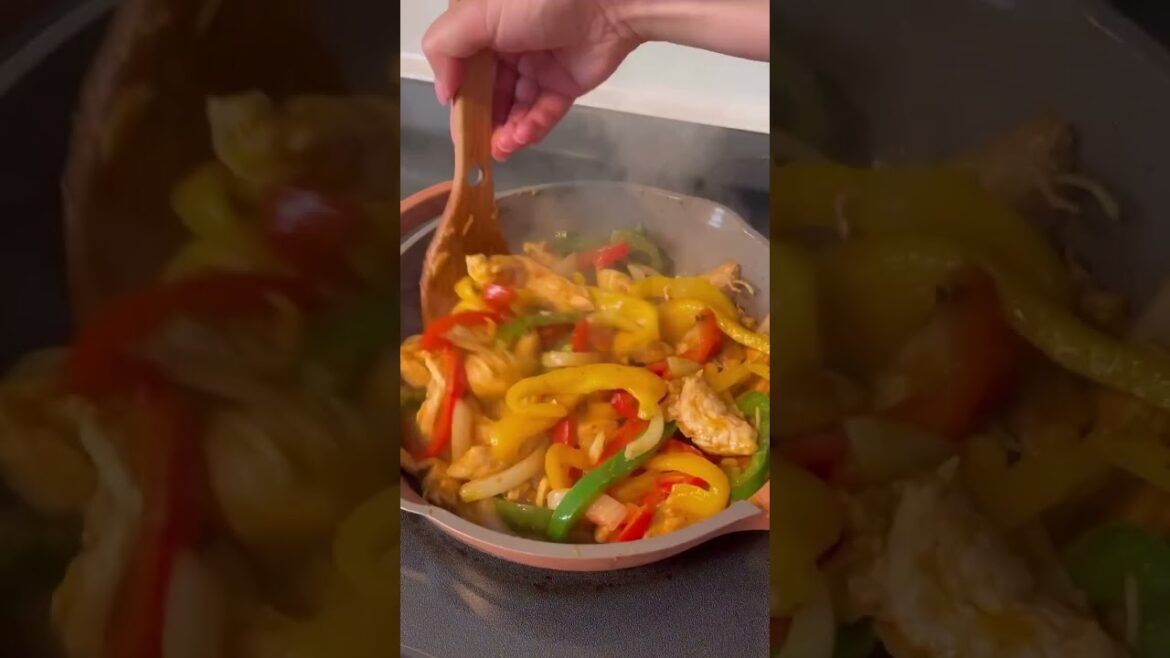 Cheesy Fajita Skillet #viralvideo #viralshorts #foodie #foodlover #recipe #shortrecipe Cheesy Fajita Skillet #viralvideo #viralshorts #foodie #foodlover #recipe #shortrecipe