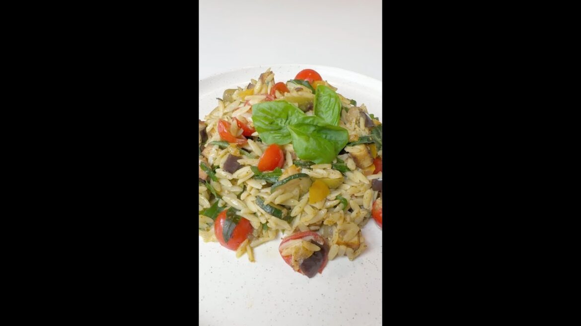 Risoni al pesto e verdure estive Risoni al pesto e verdure estive