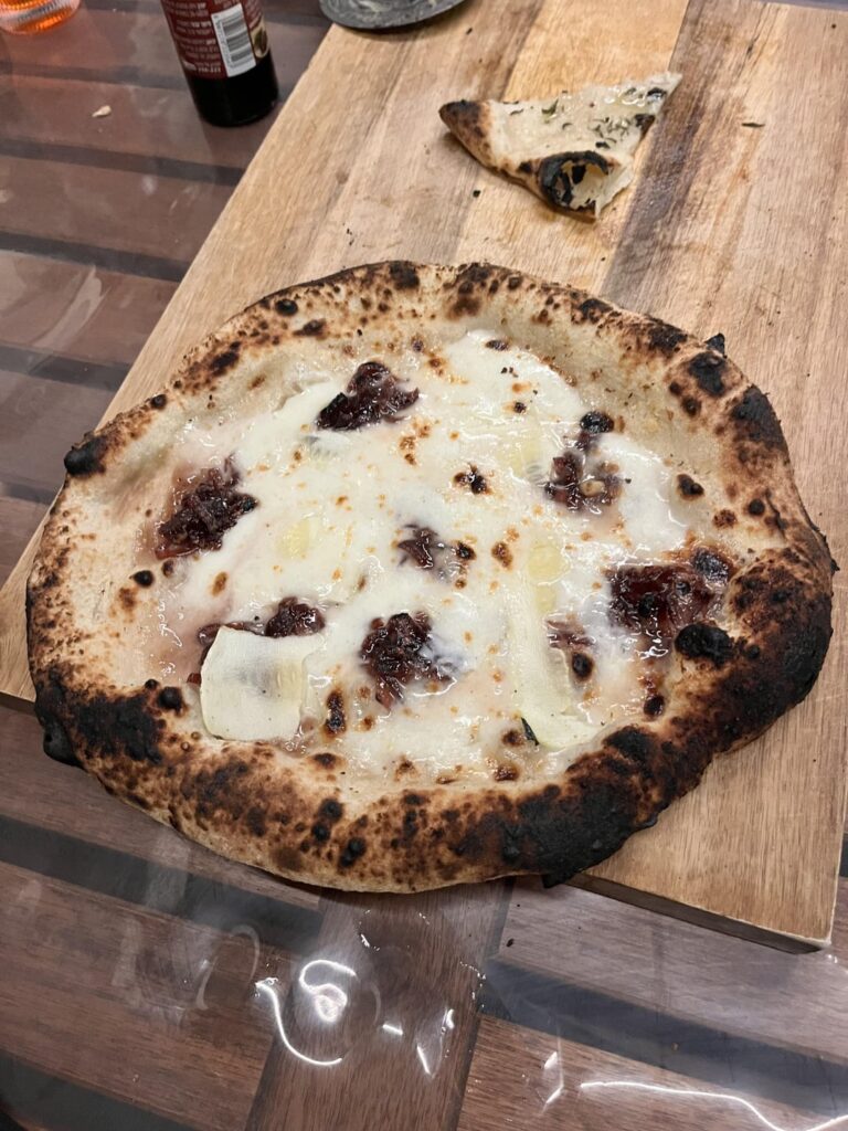 Onions and figs jam, buffalo mozzarella, white sauce