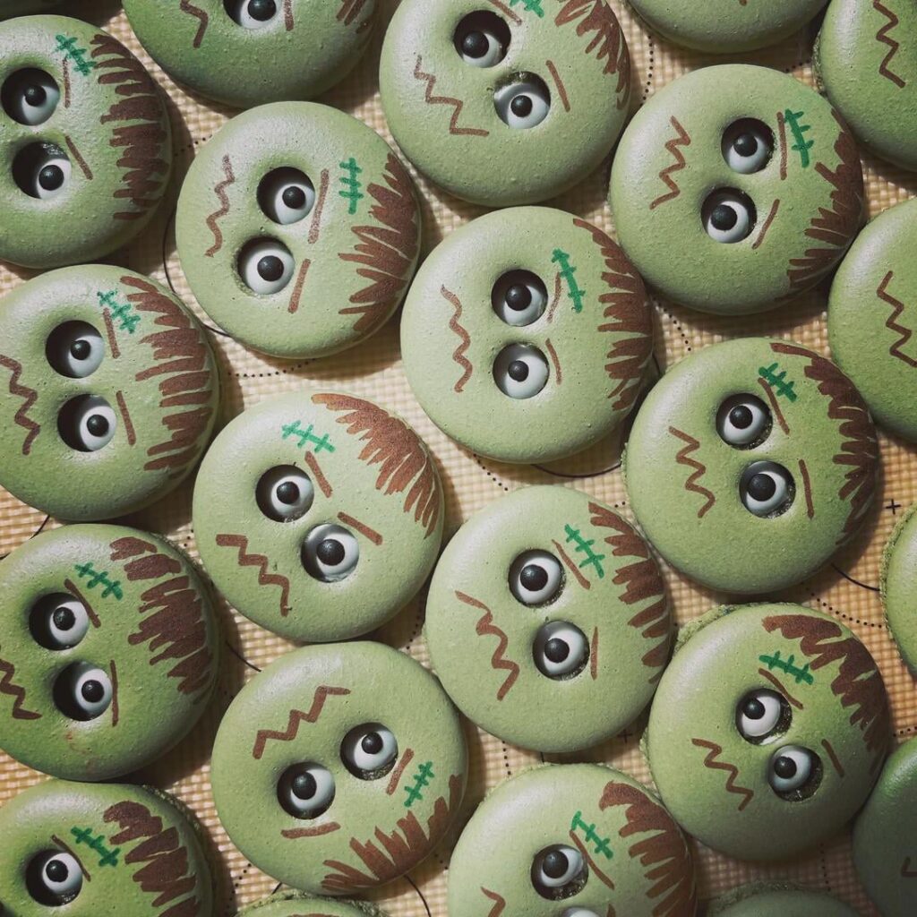 When your eye sprinkles sink during baking but it looks so much cooler that way… #happyaccident