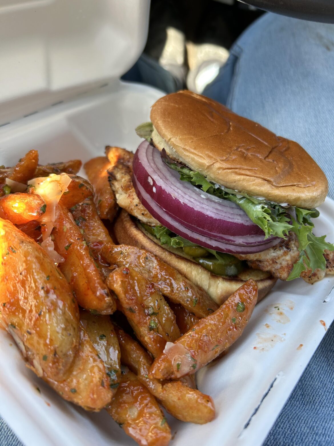 Onion sandwich with chicken