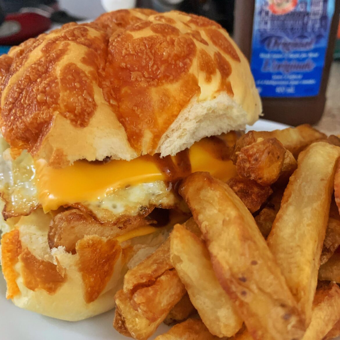 Chip butty + fried egg 🍳