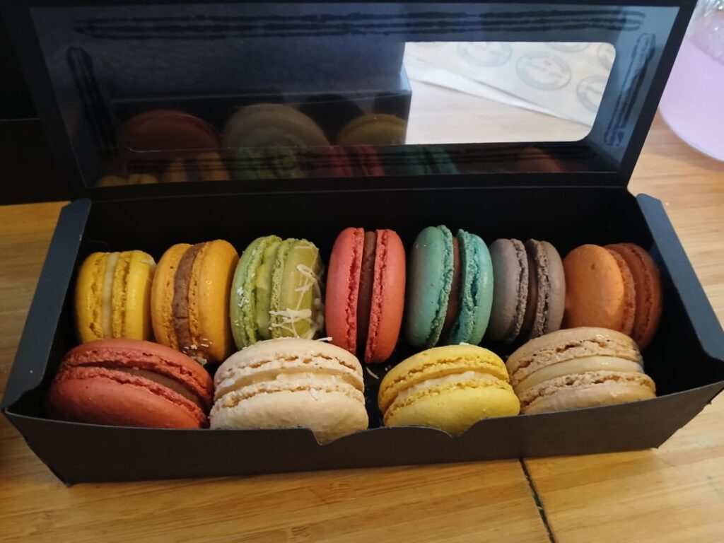 Love boxing macarons ❤️