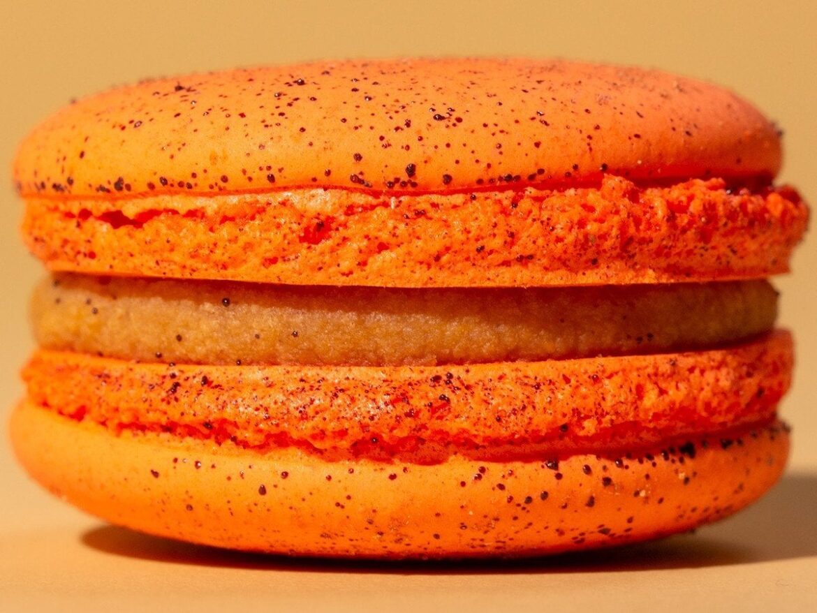 Pumpkin Spice Latte Macarons - Free Class on ChefSteps