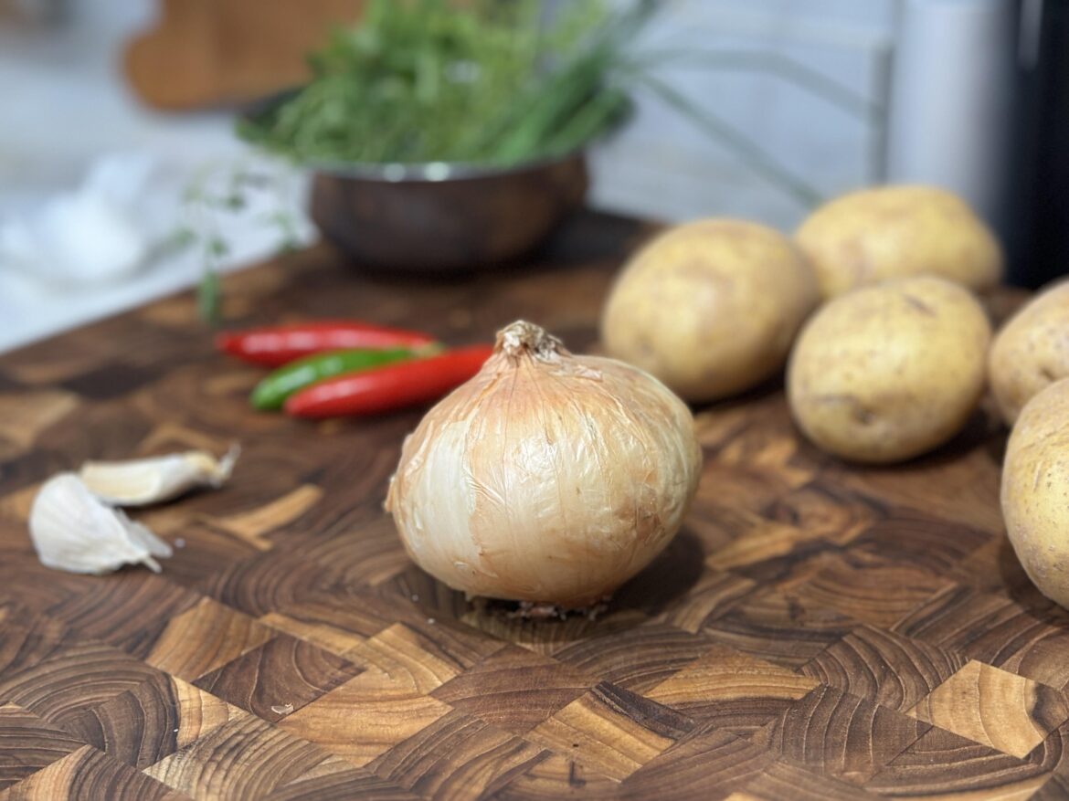 this is the shitty advice onion. he’s here to give you shitty advice. if you have a question i’ll interpret for you.