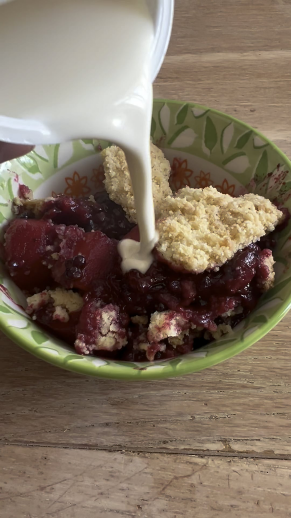 BBC Good Food: Apple & Blackberry Crumble