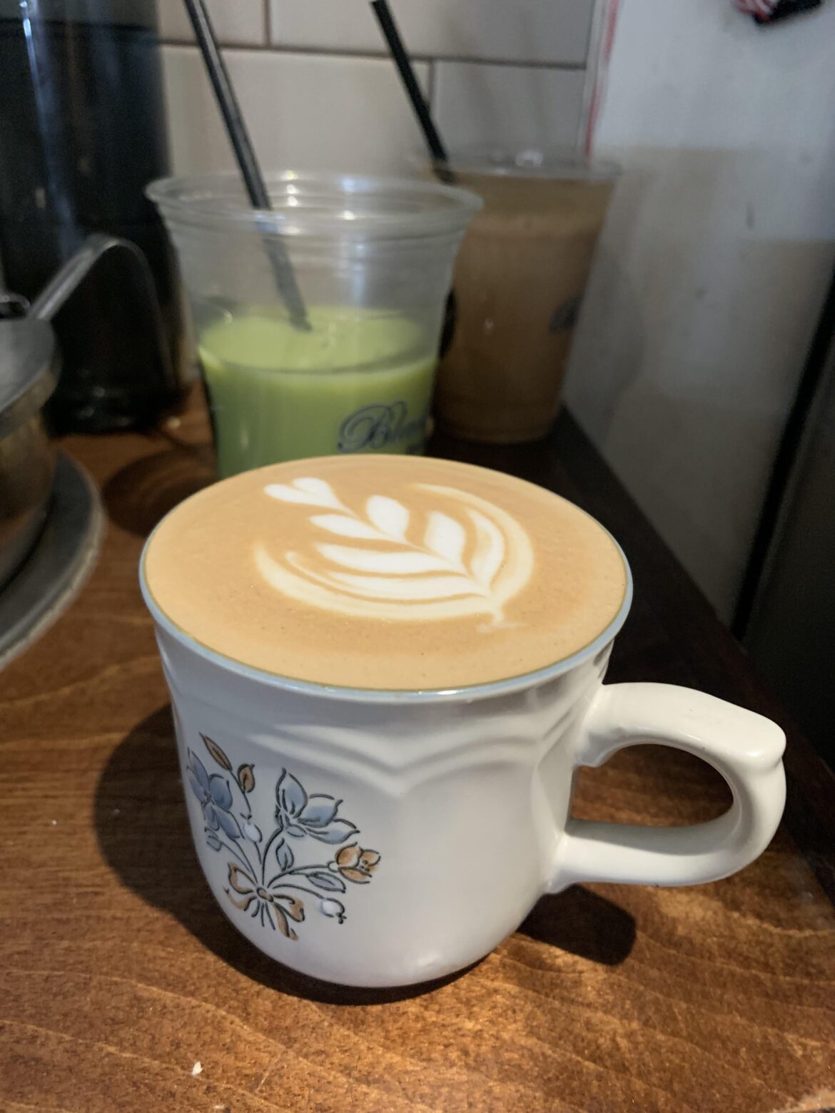 Rate my teeny tiny lil flat white (she tasted delicious & they are genuinely my fav drink to make)