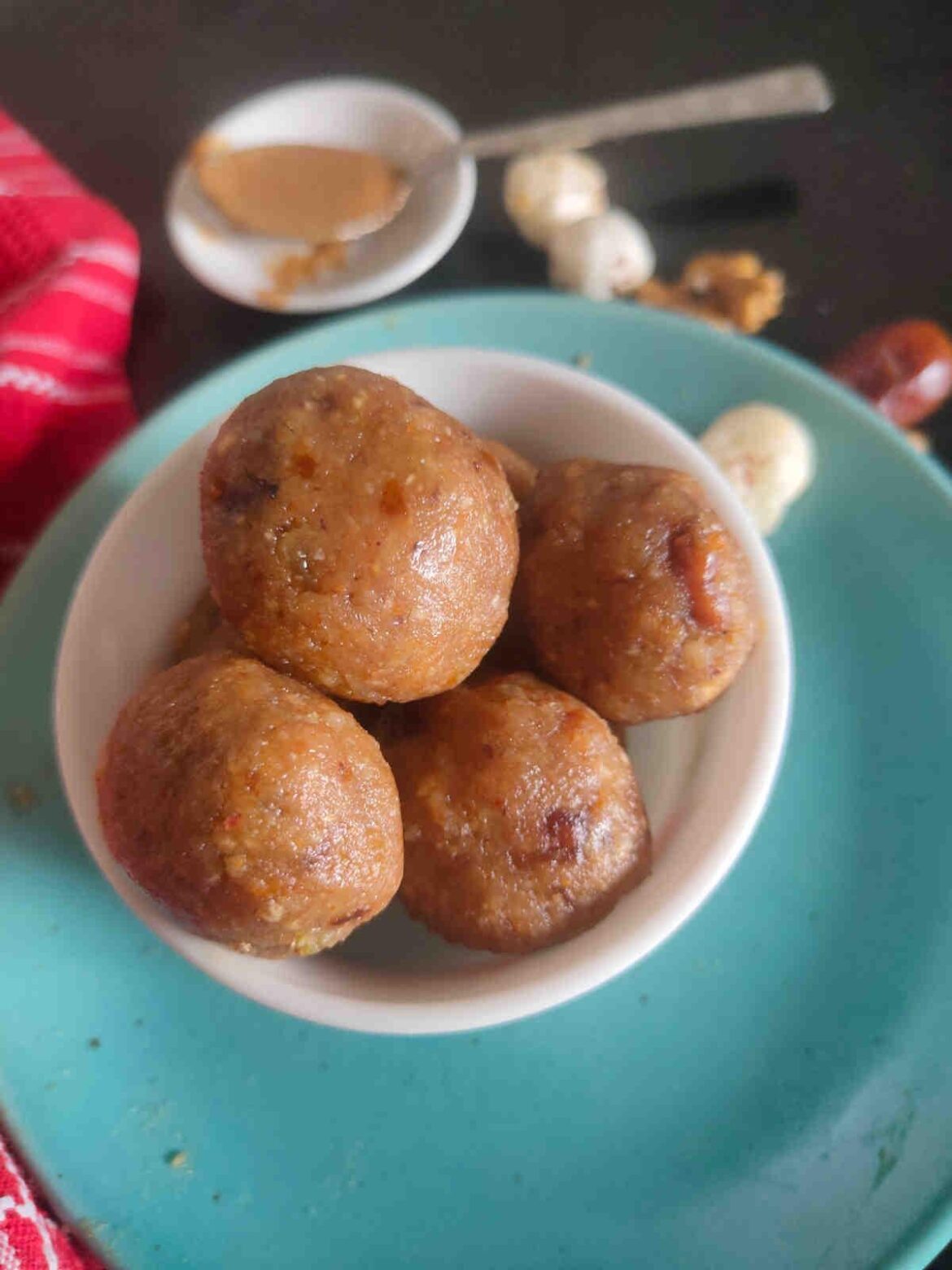 Easy Vegan Energy Balls Recipe- No Bake Granola Balls