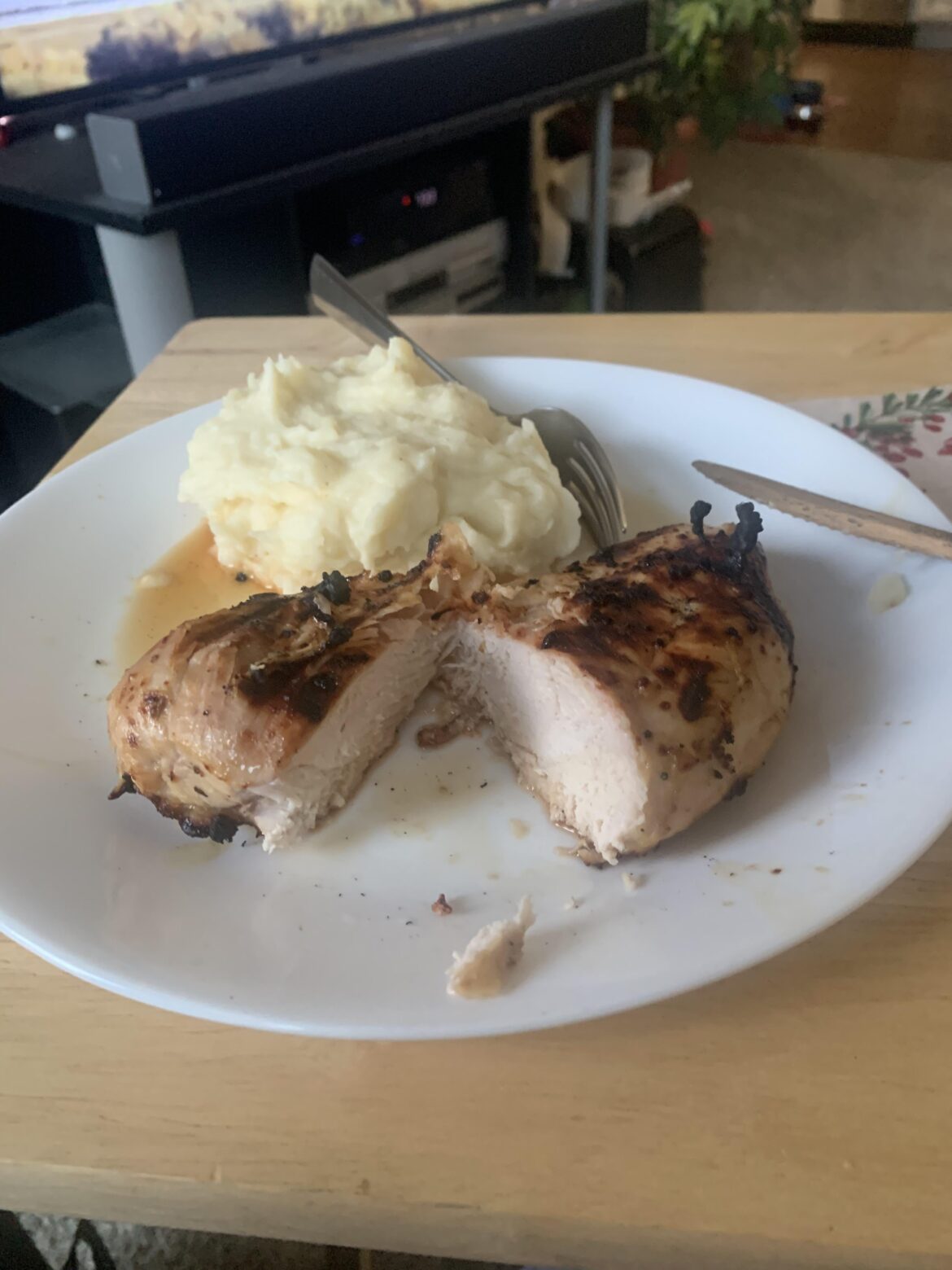 Stoner made: lemon pepper chicken and garlic mashed potatoes