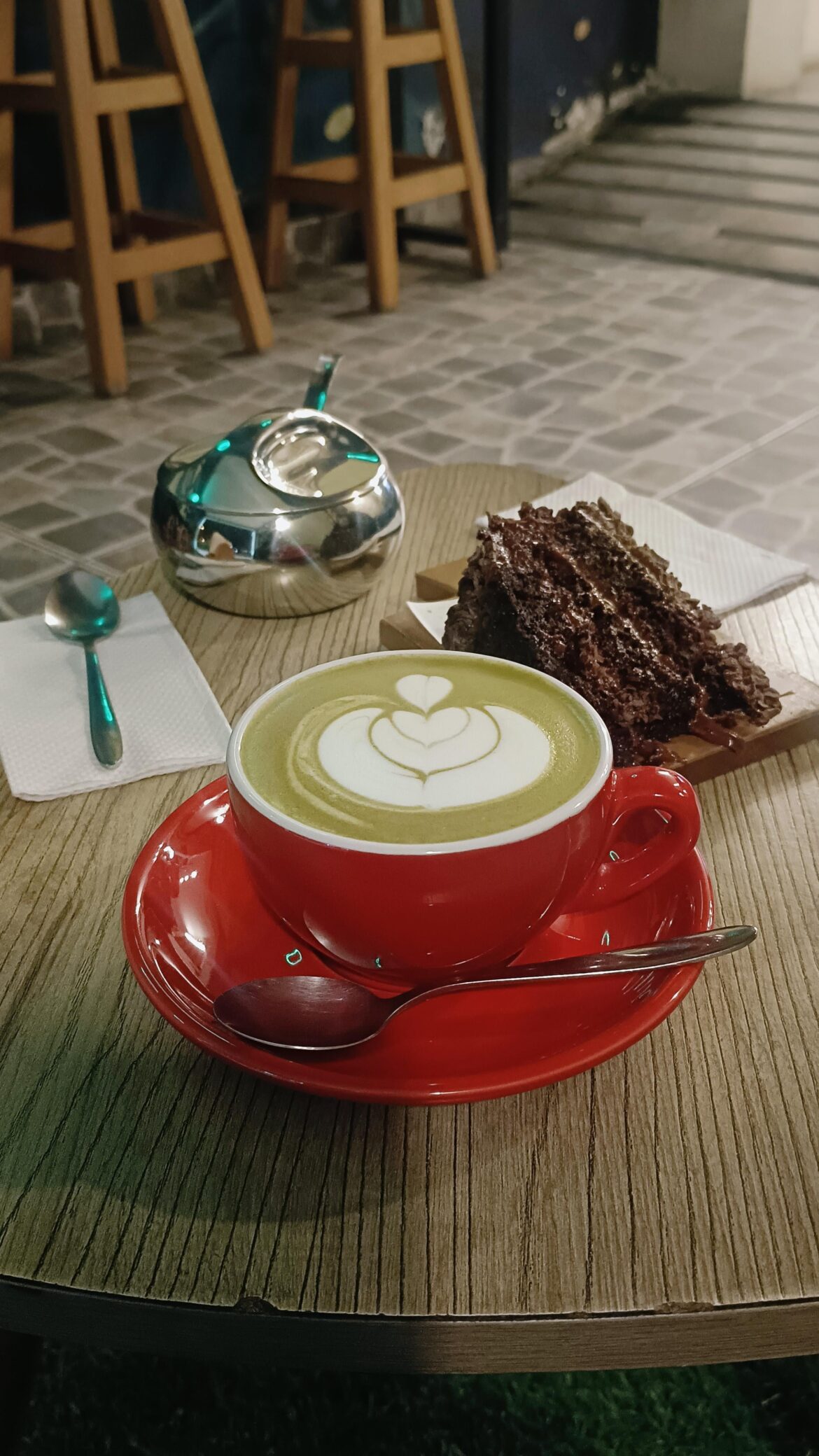 My first time drinking Matcha latte, my brain is not used to the viral Matcha experience. But I loved the place, it is a very cozy Coffeeshop in the center of Lima Perú
