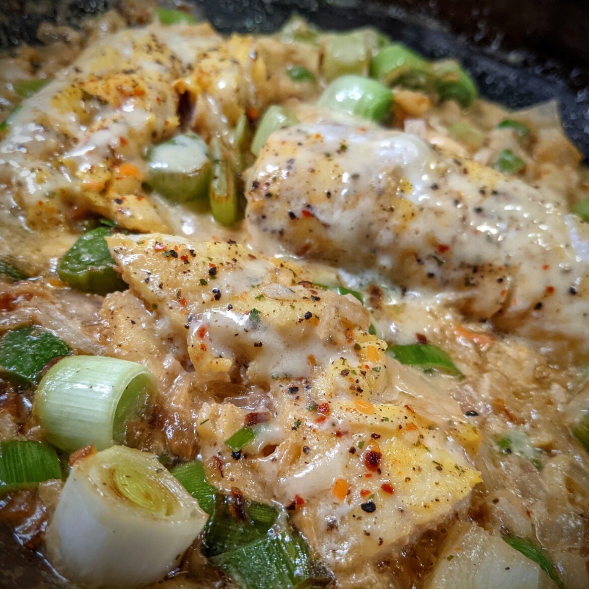 Smoked haddock with leeks and light cream and cheese sauce