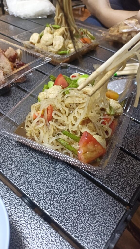 Thai spicy salad ( Som Tum )