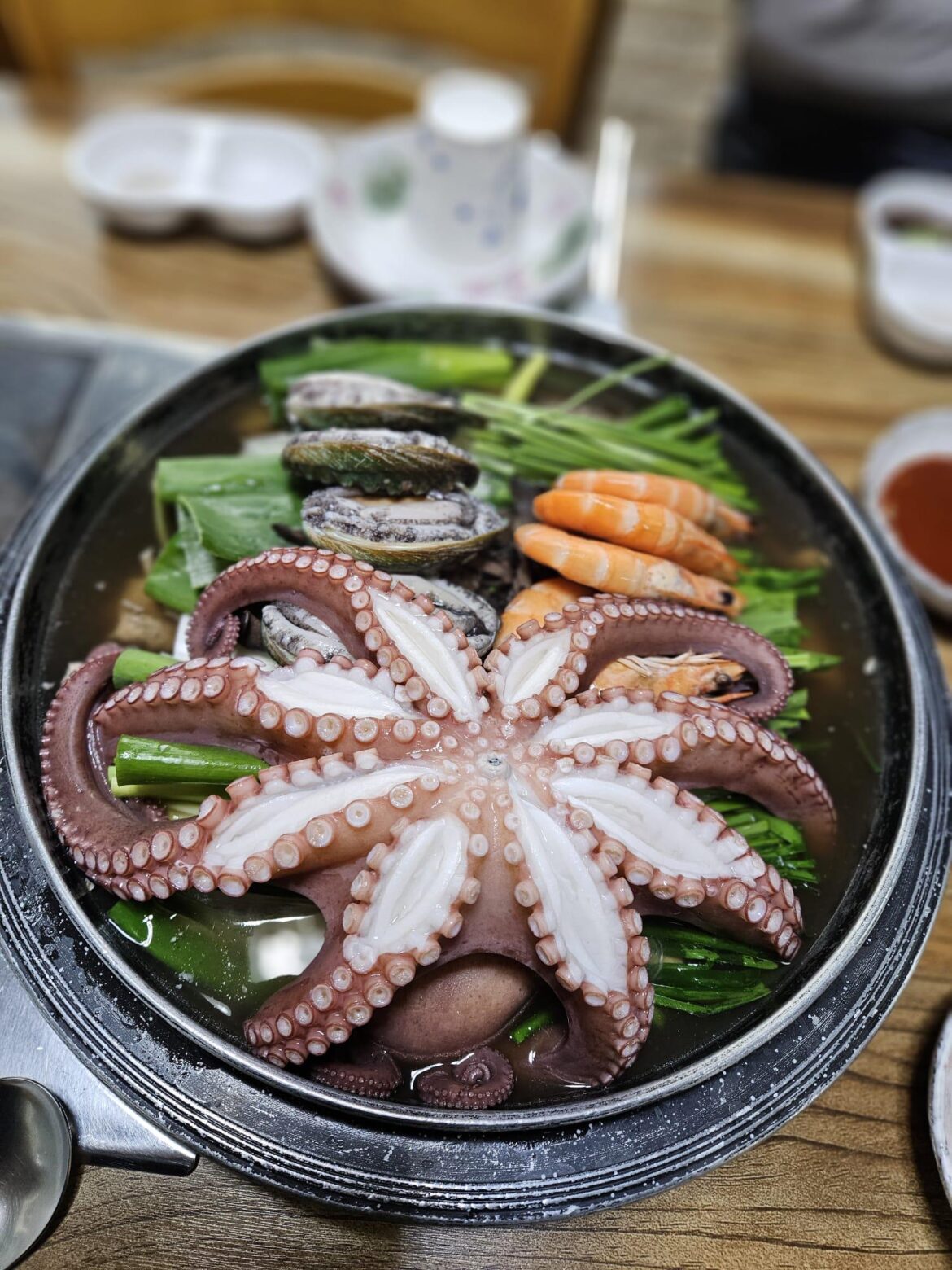 해신탕(Haesintang) Chicken and Seafood soup