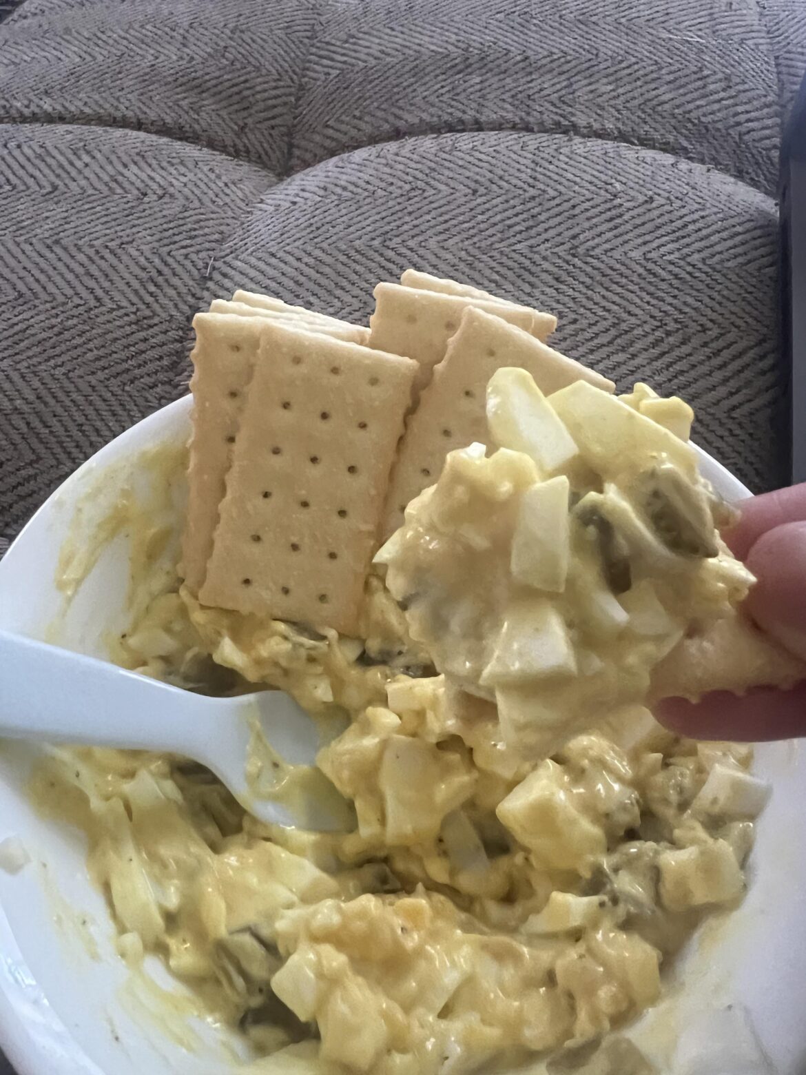Egg salad on club crackers