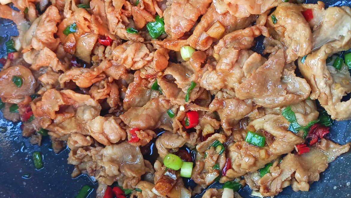 หมูชาบูผัดพริกเกลือ ( Stir-fried Shabu Pork with Chili and Salt )