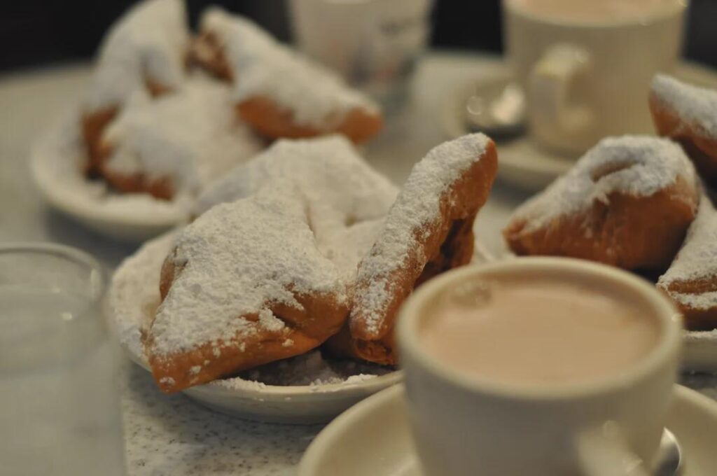 Cafe Du Monde in Louisiana. Beignets and hot chocolate