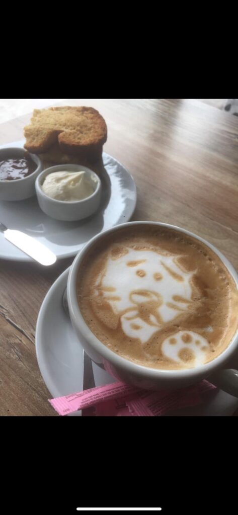 my latte art ❤️ les gusta? Estoy aprendiendo!