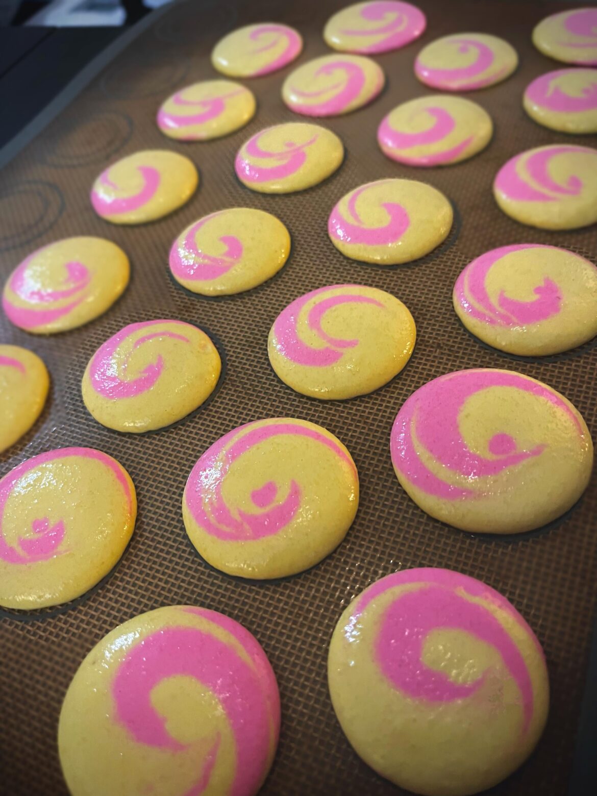 Currently drying my first attempt at macarons in nearly two years. Said my prayers 🫡 here’s hoping they end up being lemon raspberry macarons and not garbage