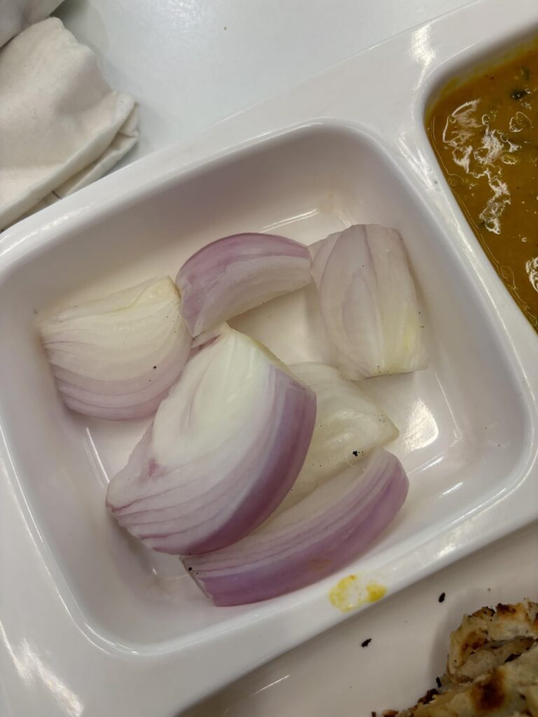 Didn’t even have to ask for these, onions chunks as an included side with the order!