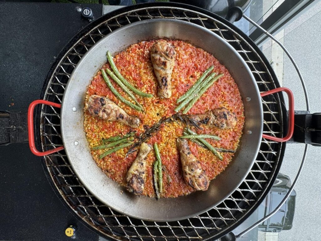 A few tricks on on using a charcoal grill to make a simple spanish paella