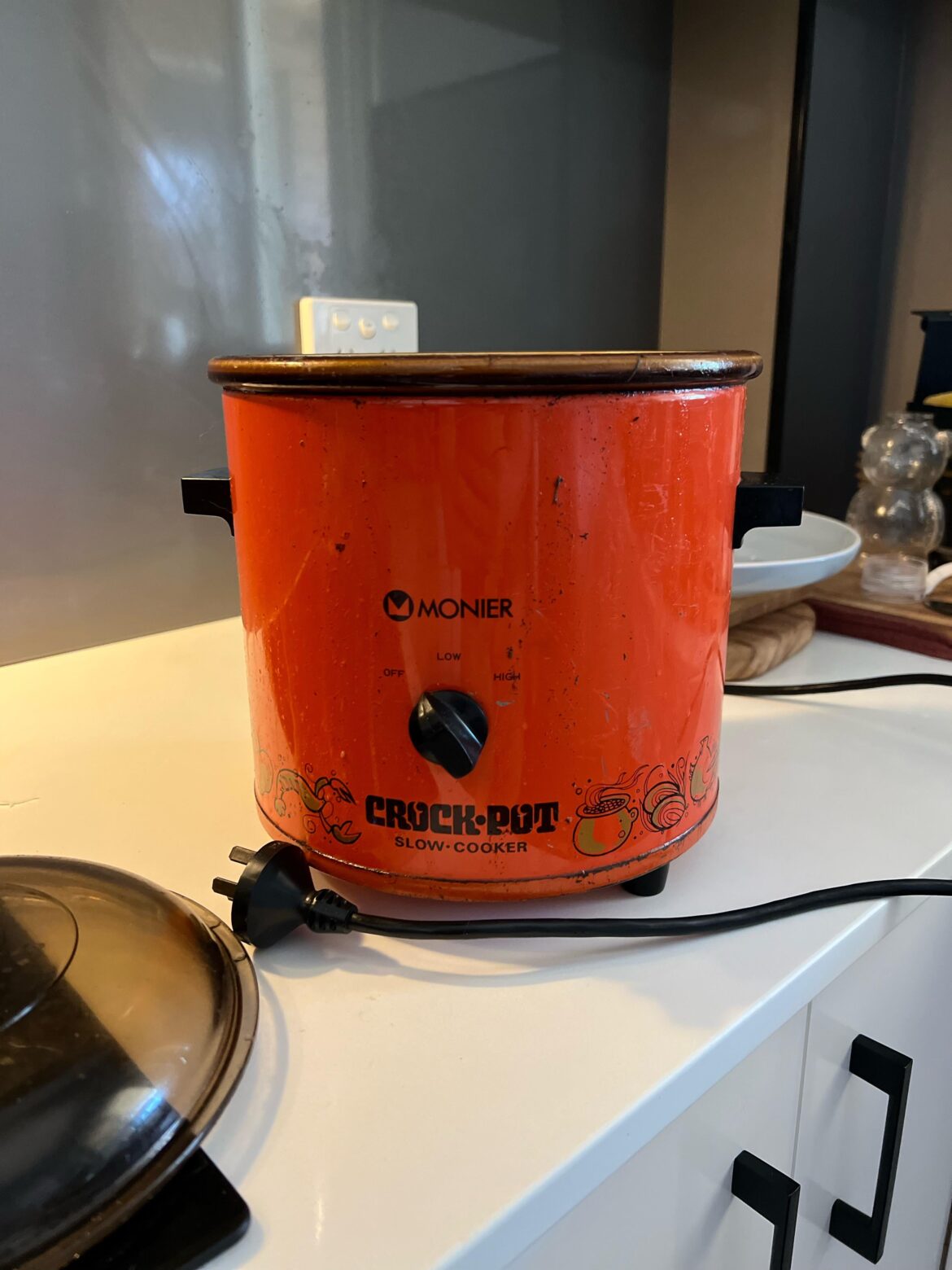 Bought this gorgeous crock pot from the 80s. What’s the best way to clean it? It doesn’t detach. Nor does the power cable.