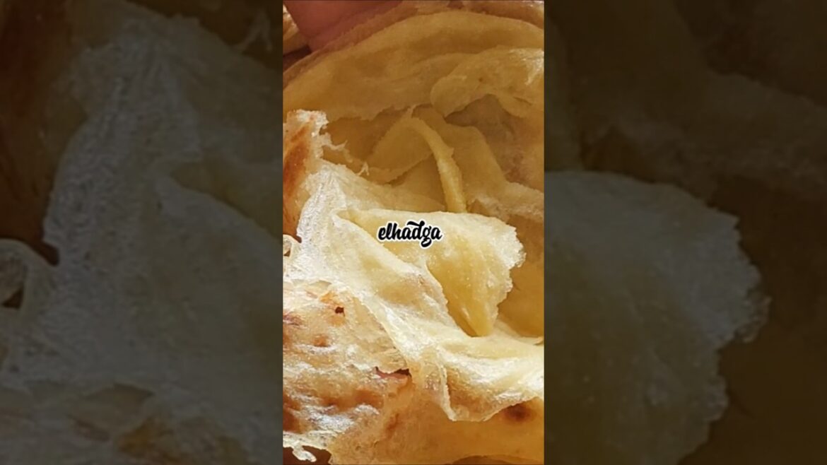 Msemen, crêpes feuilletées marocaines. Msemen, Moroccan flaky pancakes. مسمين، فطائر مغربية نفخة