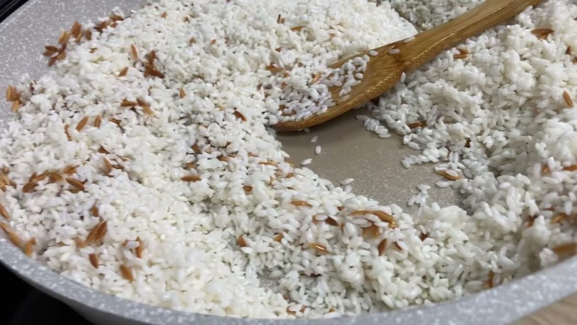 Şehriyeli Pilav | Turkish Rice Pilaf Şehriyeli Pilav | Turkish Rice Pilaf