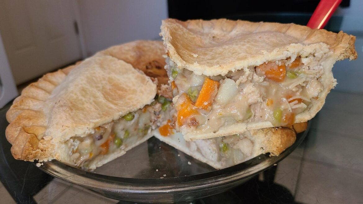 Creamy Chicken Pot Pie | Homemade pot pie made with chicken thighs