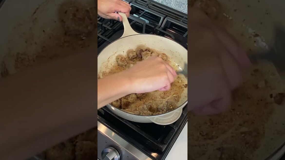 Italian Wedding Soup with a Latin Twist! #italianweddingsoup #fallsoup #fusionsoup #belquistwist