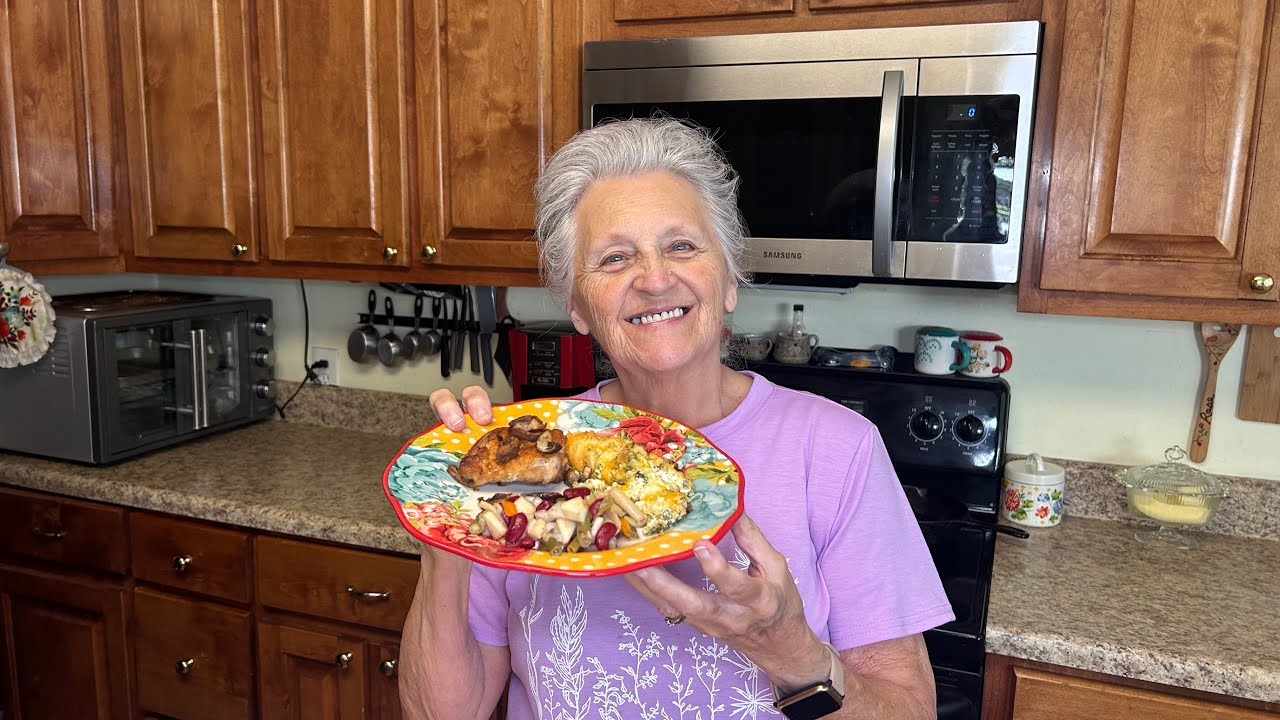 Simple Easy Broccoli Casserole & Crunchy Pan Fried Chicken low carb