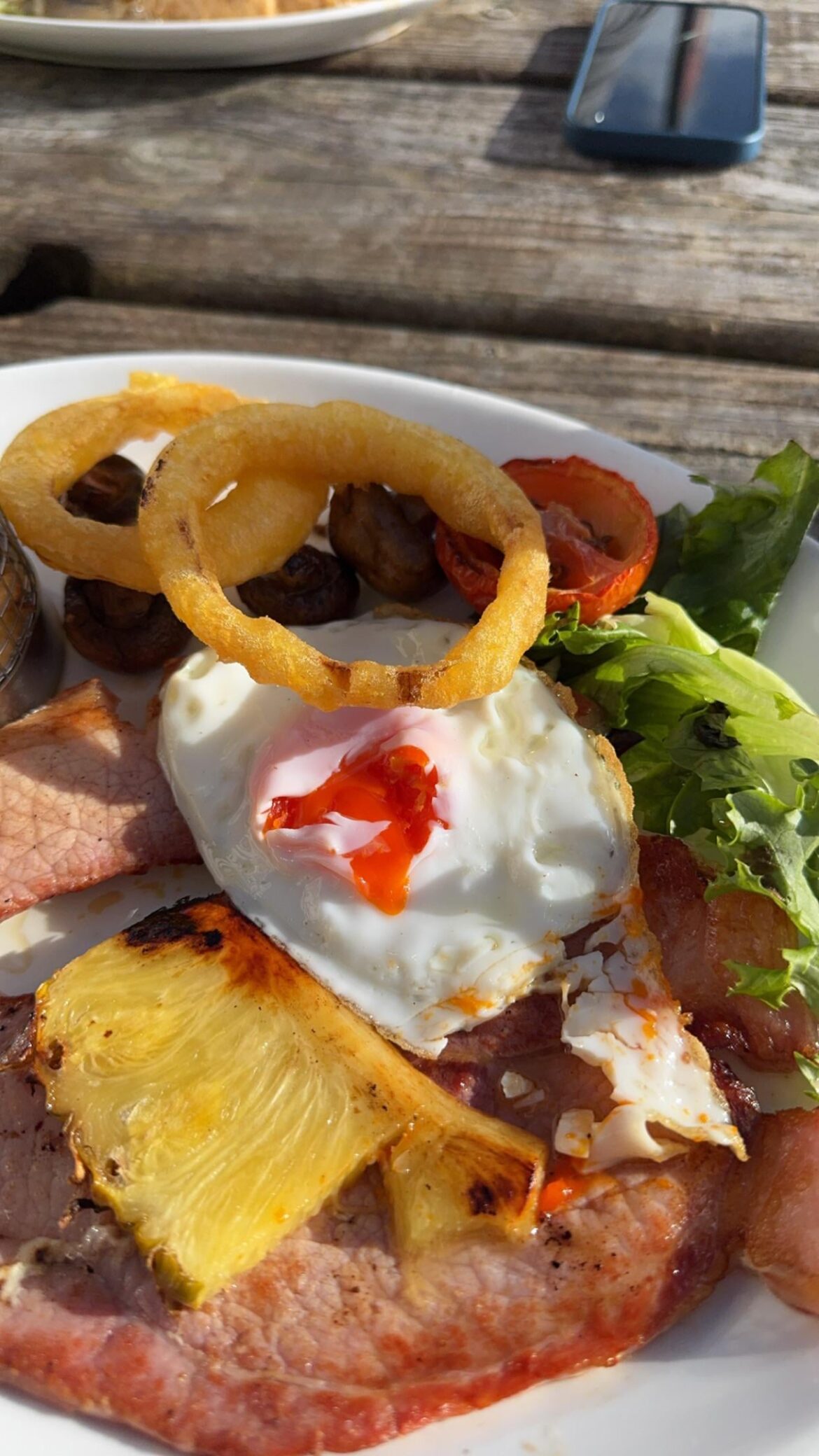 Look at the colour of that egg😮‍💨