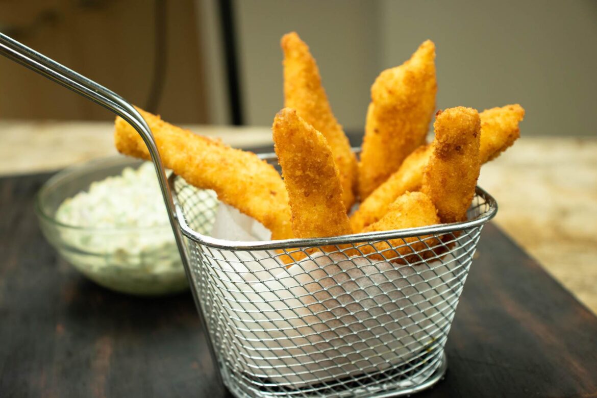 Homemade fish fingers with tartar sauce