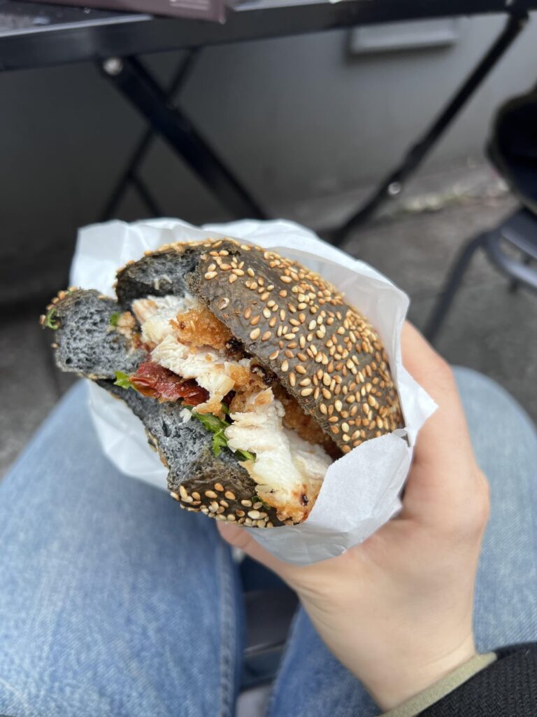 How much calories are there in this chicken burger and chocolate eclair?