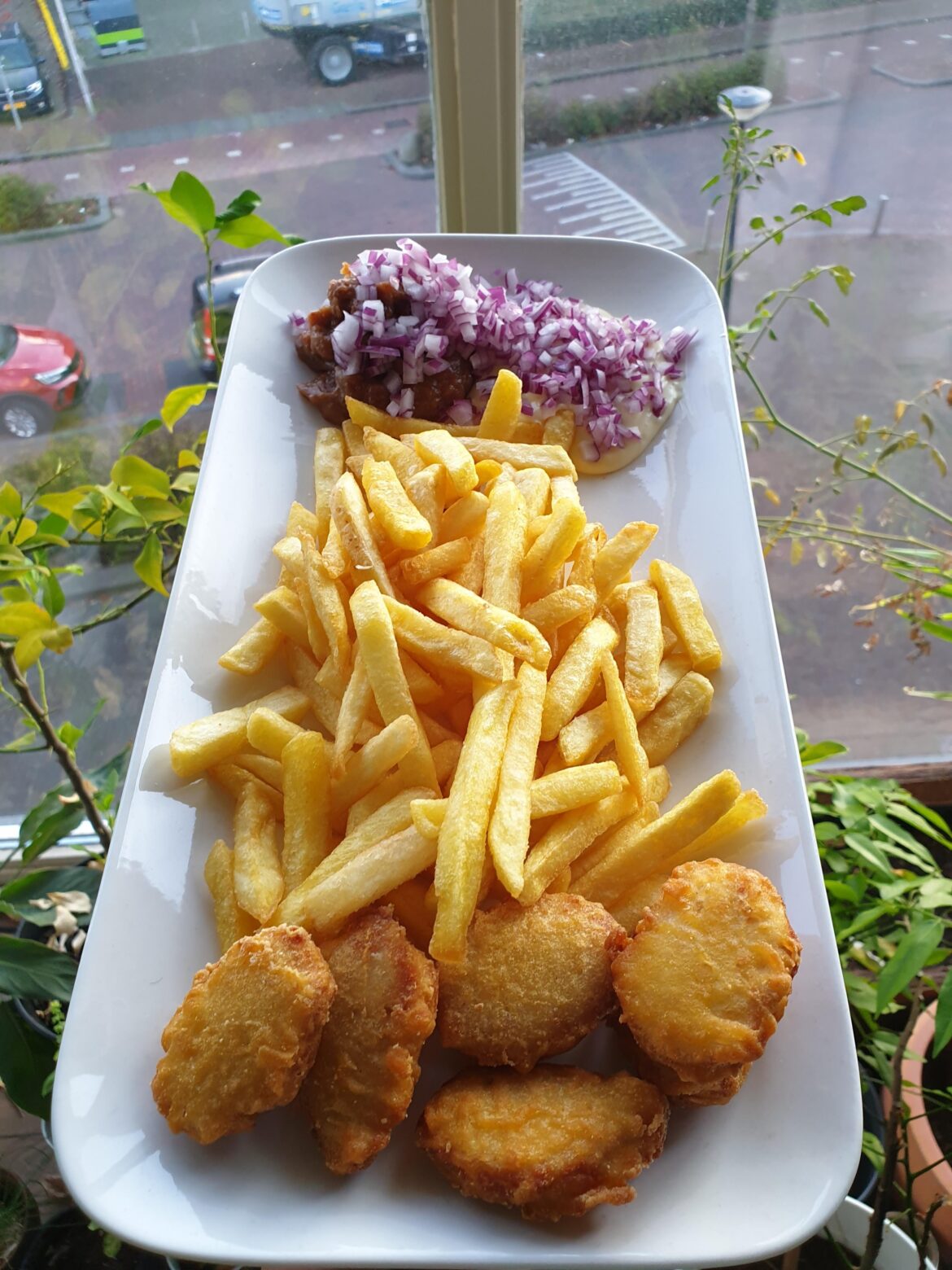 Dutch war fries with chicken nuggets
