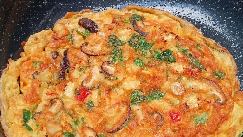 ไข่เจียวผักรวม ( Mixed Vegetable Omelette )