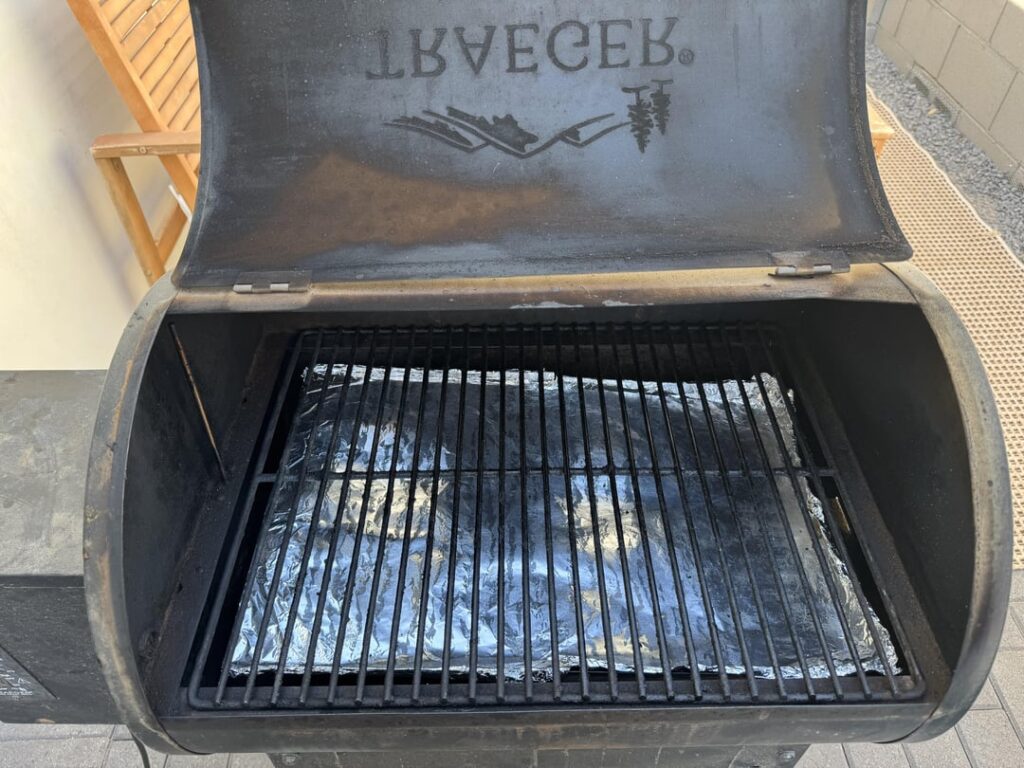 Maintenance on a TRAEGER JUNIOR ELITE 20 PELLET GRILL