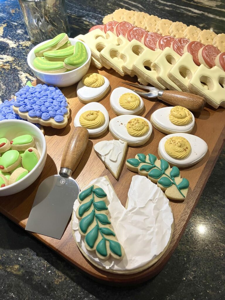 I love making Charcookierie boards! 🫒🥒🍇🧀🥚