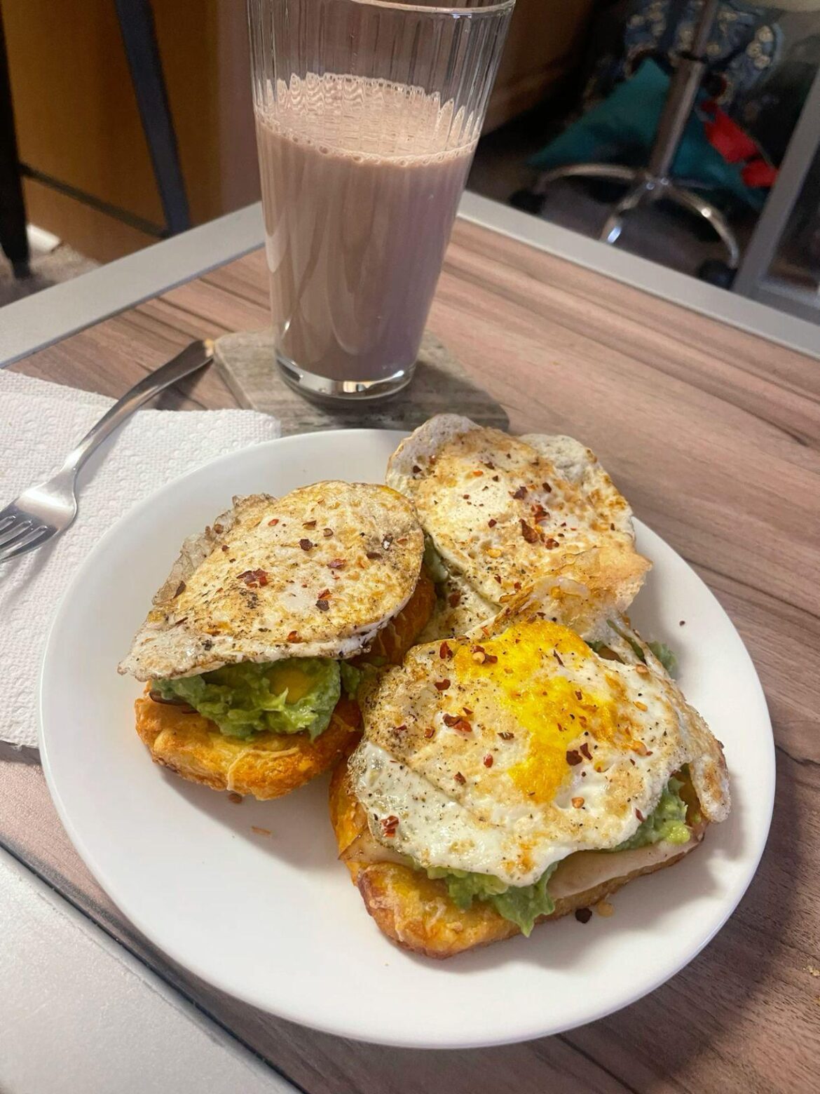 Crispy hash browns, layered with cheddar cheese, slices of turkey, avocado mash, and eggs on top 😋