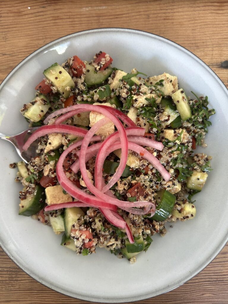 Greek quinoa salad (370 cals)