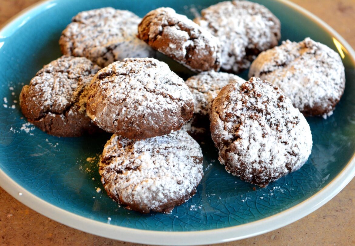 Chocolate crinkle cookies. 36 cal each. 2inch diameter. Tasted rich and decadent. Very chocolatey. Will definitely make again!