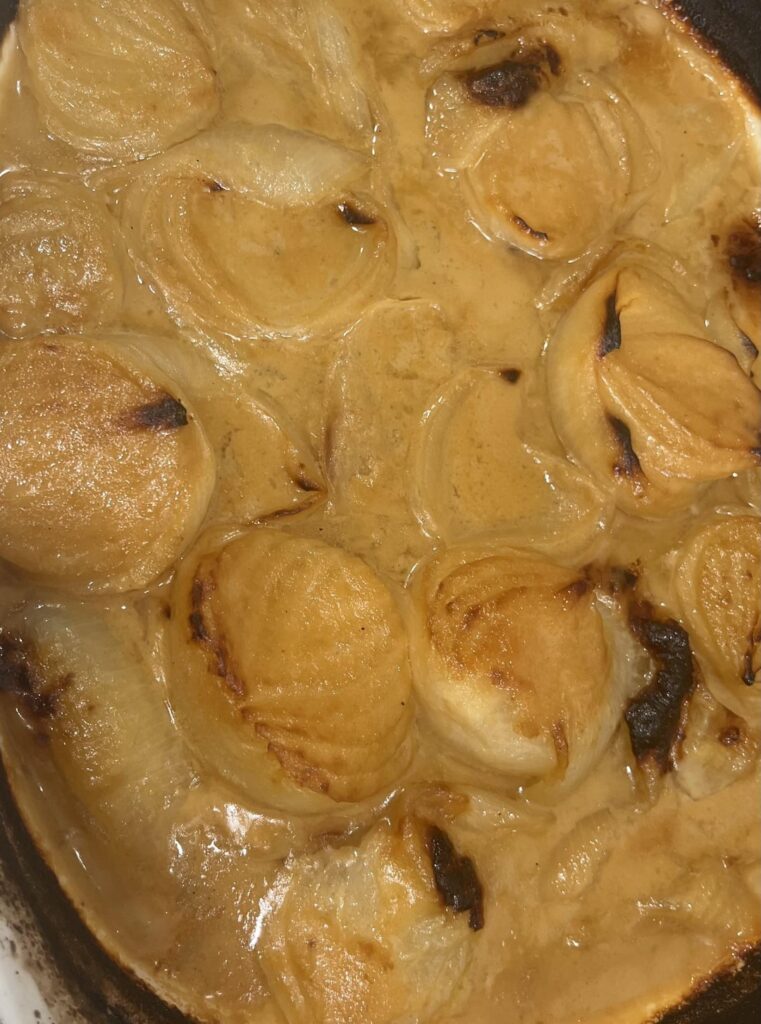 Made these miso-(vegan) butter braised onions today 🤤