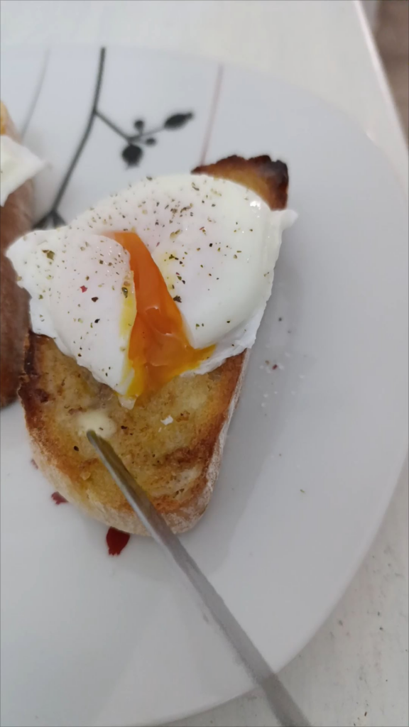 Poached eggs on toast