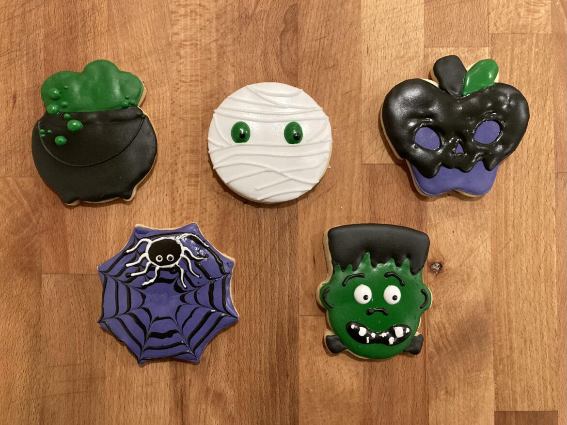 Went to a cookie decorating event, here is my second attempt at cookie decorating!