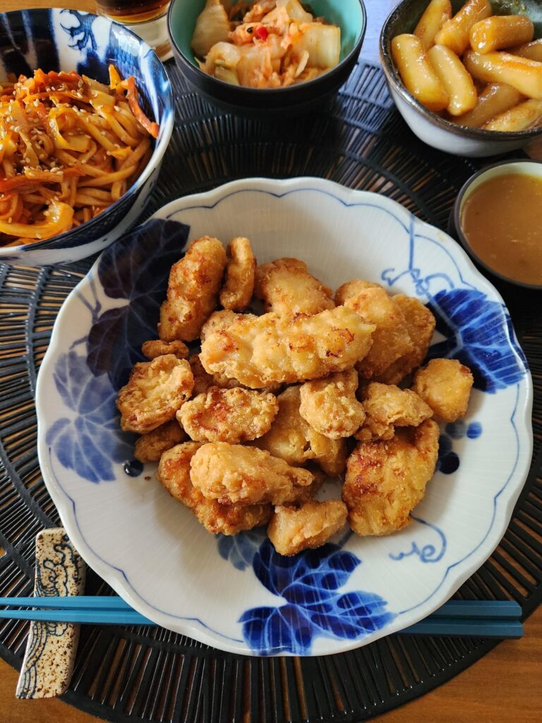 Fried Chicken 🍗 Gochujang Noodles 🍜, Kimchi 🥬🧄🌶 and Honey 🍯 Tteokkbokki 😋